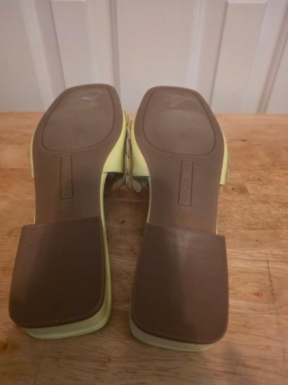 Bandolino Lime Green Patent Sandals NEW 7M - Picture 5 of 5